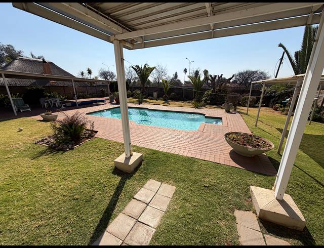 4 BEDROOM FREEHOLD FOR SALE IN DALPARK
